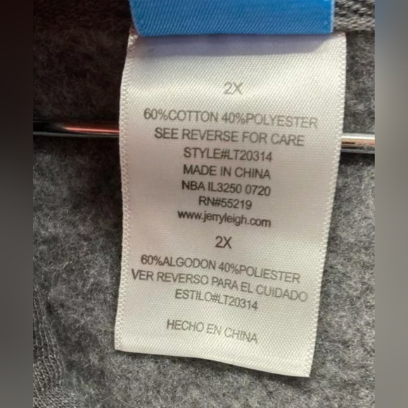 Disney Mickey Mouse Peeking Women's Plus Size Hoodie Size 2X Pre-owned Like New - Picture 6 of 6